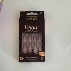 KISS Velour Fantasy Magnetic Nails in Shimmering Pink